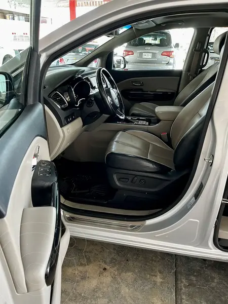 kia sedona