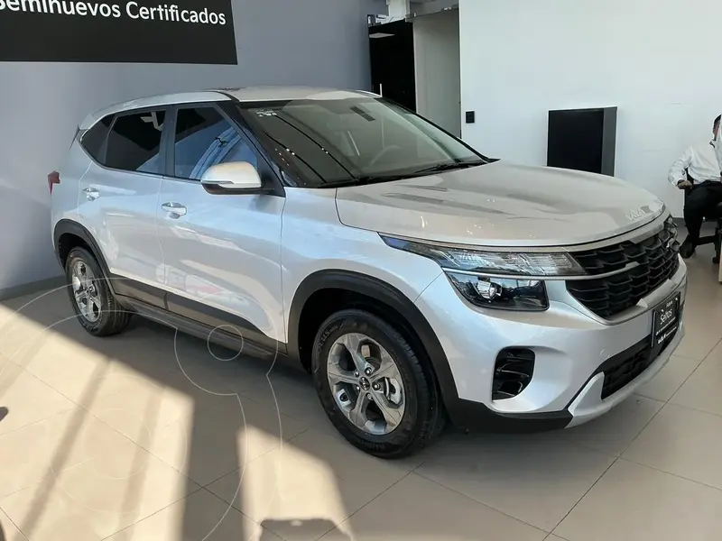 Foto Kia Seltos EX usado (2024) color Sparkling Silver precio $385,000