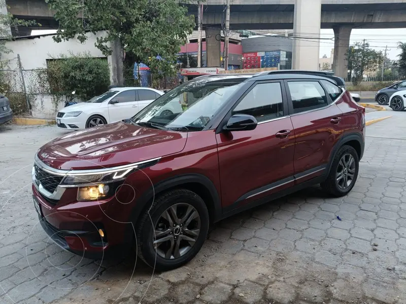 Foto Kia Seltos EX Pack usado (2023) color Rojo precio $379,000