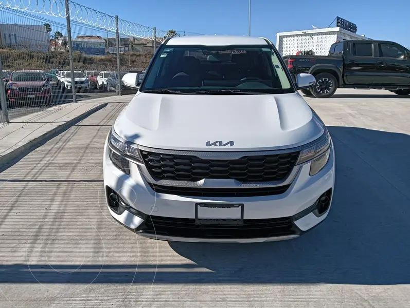 Foto Kia Seltos EX Aut usado (2023) color Blanco precio $330,000