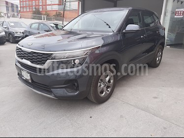 Kia Seltos EX usado (2020) color Gris precio $330,000