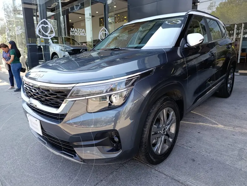 Foto Kia Seltos EX Pack usado (2022) color Gris precio $327,000