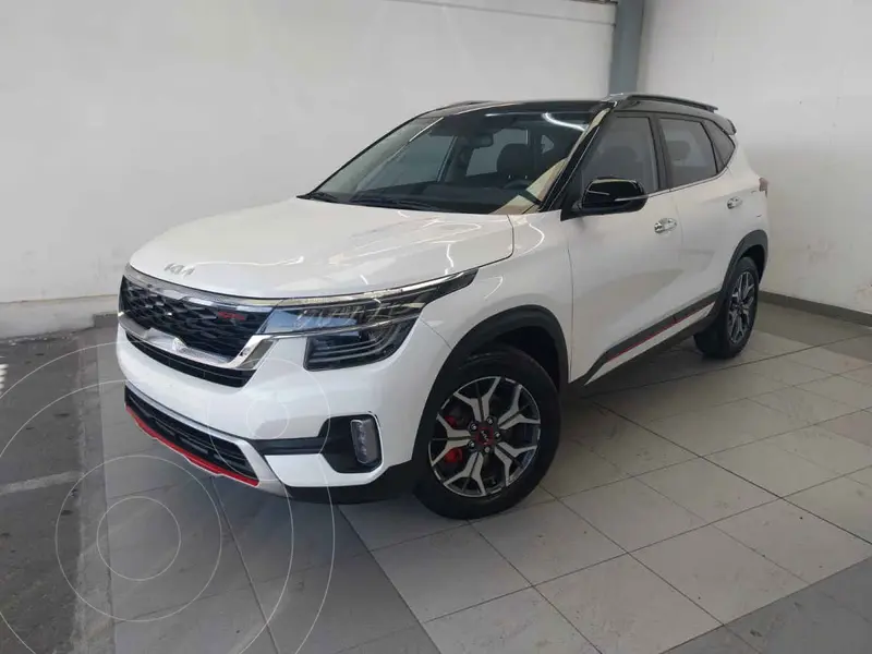 Foto Kia Seltos GT Line usado (2022) color Blanco precio $405,000