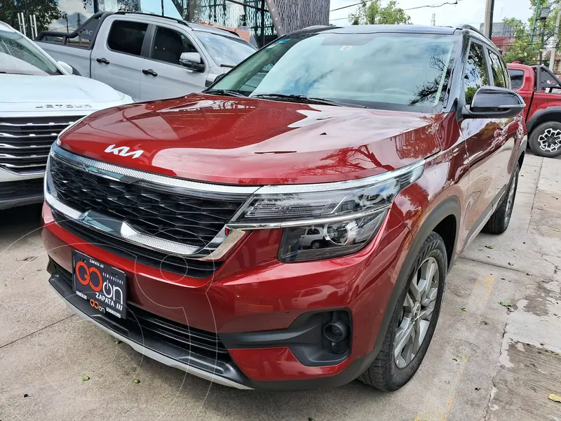 Foto Kia Seltos EX Pack usado (2023) color Rojo financiado en mensualidades(enganche $103,550 mensualidades desde $7,918)