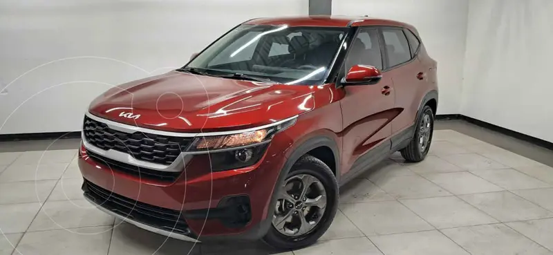 Foto Kia Seltos EX Aut usado (2023) color Rojo financiado en mensualidades(enganche $73,700 mensualidades desde $7,270)