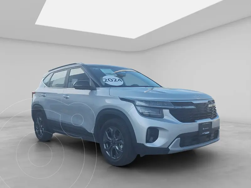 Foto Kia Seltos EX Pack usado (2024) color plateado precio $415,000