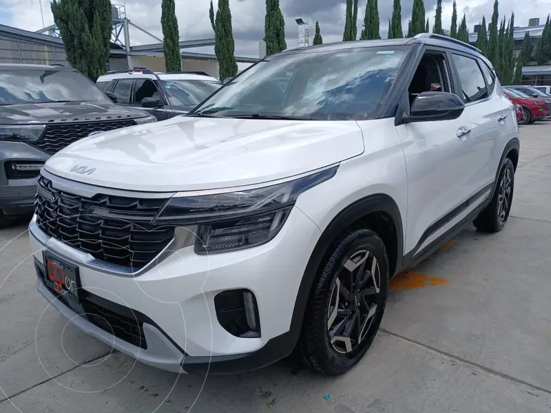 Foto Kia Seltos SXL usado (2024) color Blanco financiado en mensualidades(enganche $129,438 mensualidades desde $9,898)