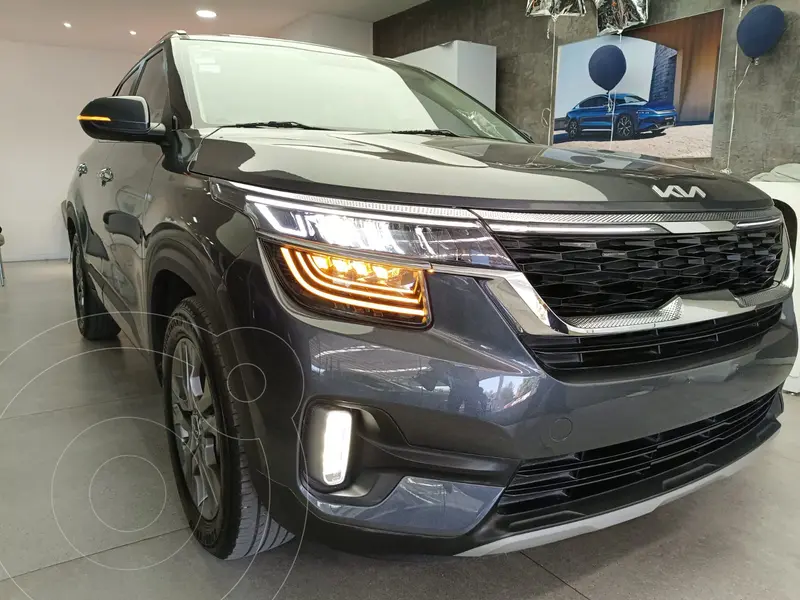 Foto Kia Seltos SX usado (2022) color Gris financiado en mensualidades(enganche $70,000 mensualidades desde $9,000)