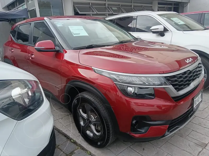 Foto Kia Seltos EX Aut usado (2023) color Rojo financiado en mensualidades(enganche $96,920 mensualidades desde $7,586)
