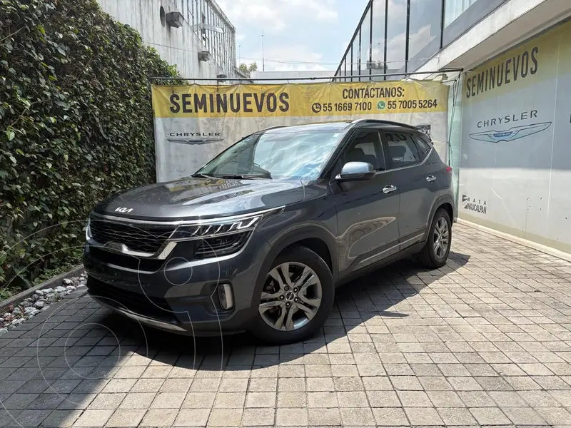 Foto Kia Seltos SX usado (2022) color Negro precio $375,000