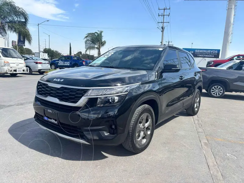 Foto Kia Seltos EX Aut usado (2023) color Negro financiado en mensualidades(enganche $81,180 mensualidades desde $8,005)