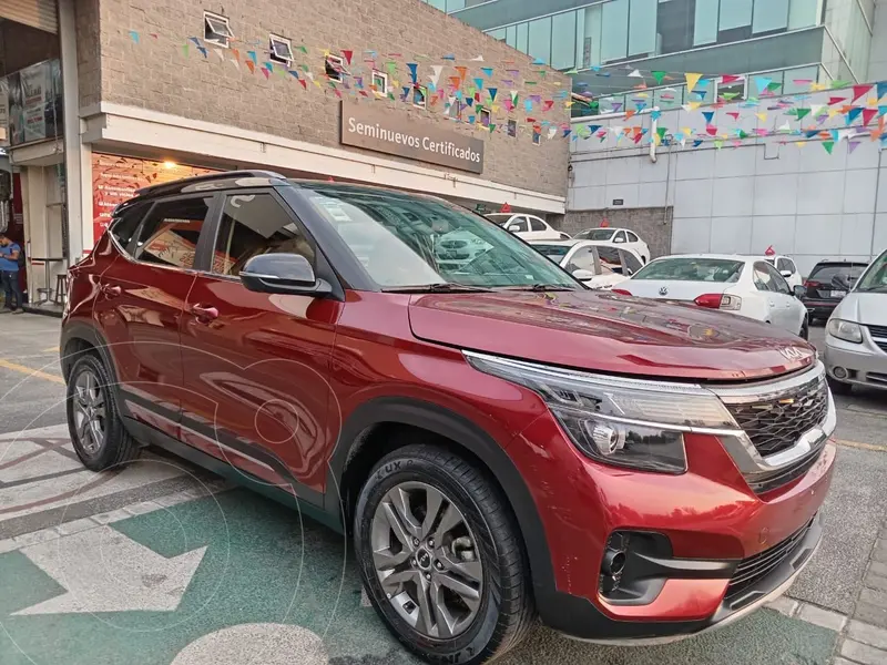 Foto Kia Seltos EX Pack usado (2023) color Rojo Cobrizo financiado en mensualidades(enganche $145,952 mensualidades desde $7,846)