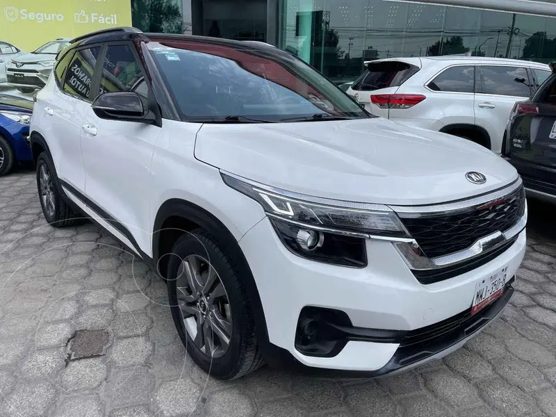 Foto Kia Seltos EX Pack usado (2021) color Blanco financiado en mensualidades(enganche $83,312 mensualidades desde $7,035)