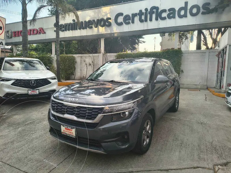 Foto Kia Seltos EX Aut usado (2023) color Gris precio $326,000