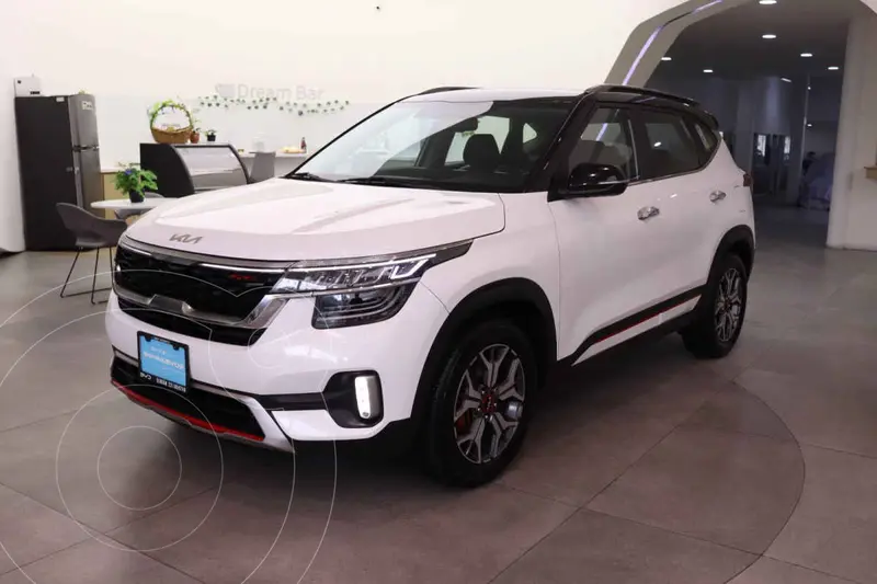 Foto Kia Seltos GT Line usado (2022) color Blanco financiado en mensualidades(enganche $82,080 mensualidades desde $8,713)