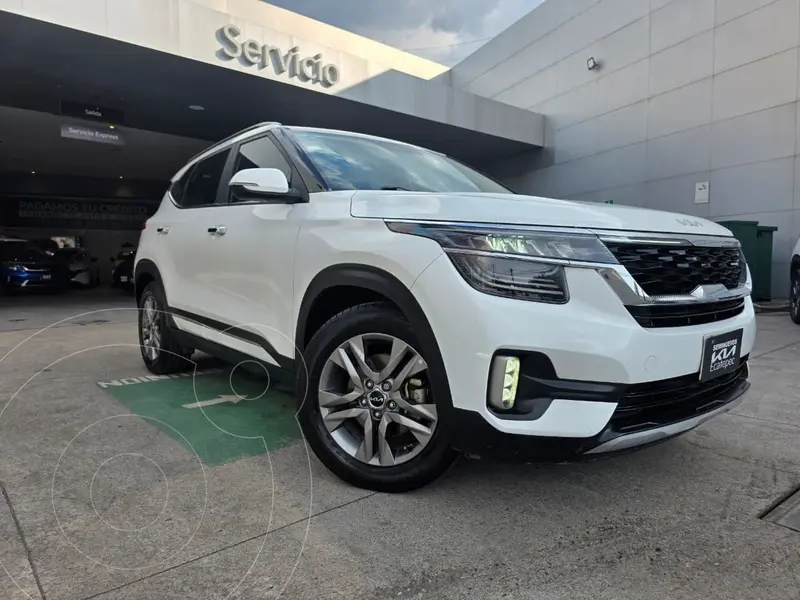 Foto Kia Seltos SX usado (2022) color Blanco financiado en mensualidades(enganche $87,780 mensualidades desde $10,100)