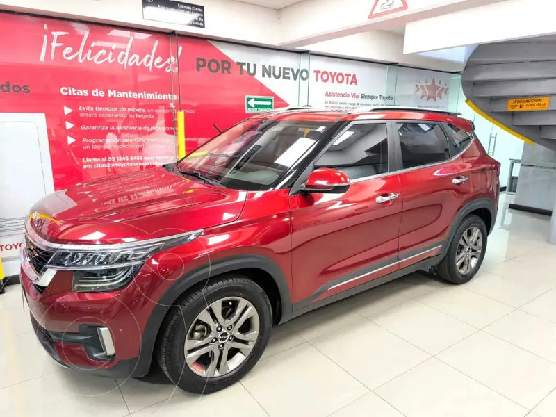 Foto Kia Seltos SX usado (2022) color Rojo financiado en mensualidades(enganche $79,420 mensualidades desde $7,835)