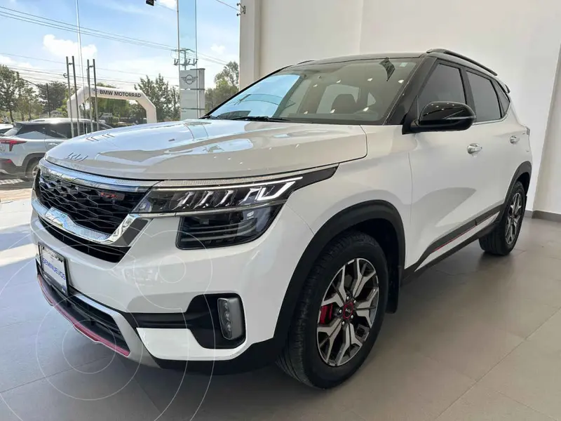 Foto Kia Seltos GT Line usado (2023) color Blanco financiado en mensualidades(enganche $96,800 mensualidades desde $10,979)