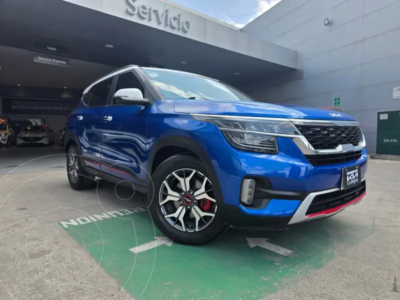 Foto Kia Seltos GT Line usado (2022) color Azul Marino financiado en mensualidades(enganche $90,516 mensualidades desde $10,415)