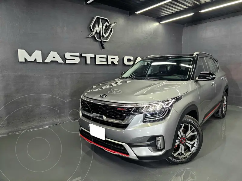 Foto Kia Seltos GT Line usado (2021) color plateado precio $338,000