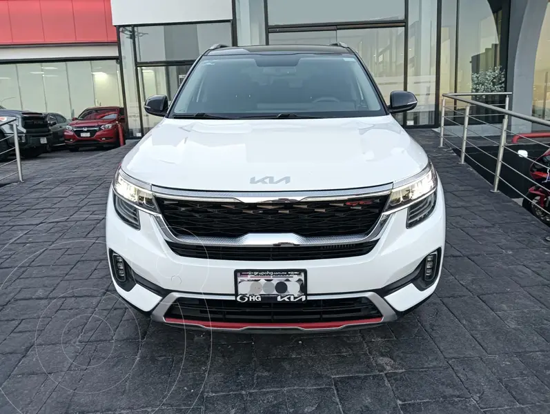 Foto Kia Seltos GT Line usado (2023) color Blanco precio $410,000