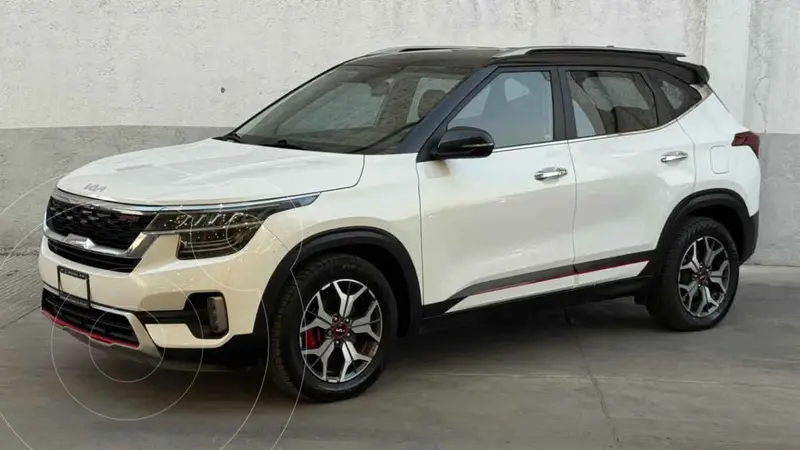 Foto Kia Seltos GT Line usado (2023) color Blanco precio $424,000