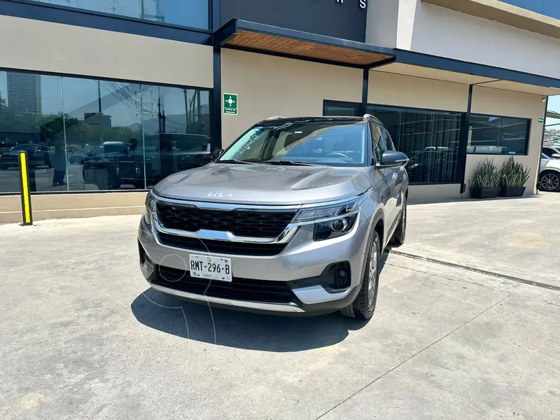 Foto Kia Seltos EX Pack usado (2023) color Gris precio $379,800