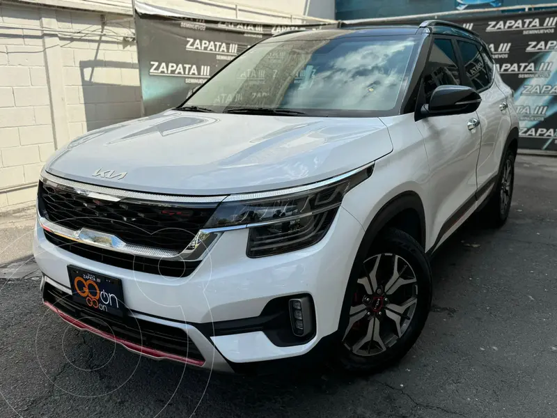 Foto Kia Seltos GT Line usado (2023) color Blanco financiado en mensualidades(enganche $126,440 mensualidades desde $9,669)