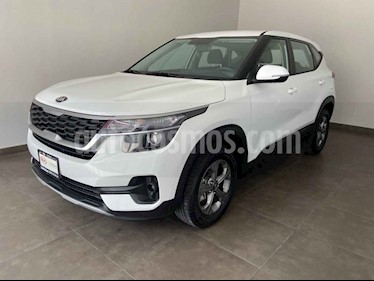 Kia Seltos EX usado (2020) color Blanco precio $325,000