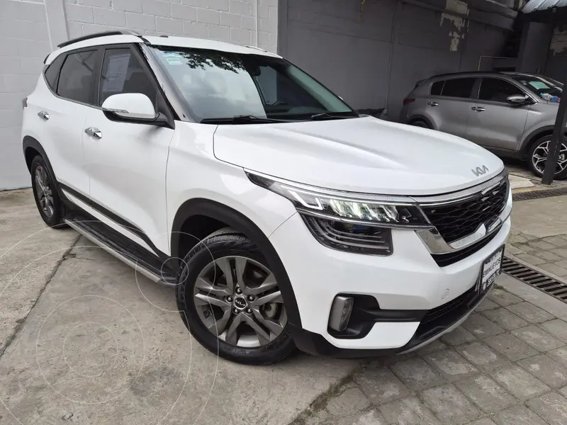Foto Kia Seltos SX usado (2023) color Blanco precio $359,900