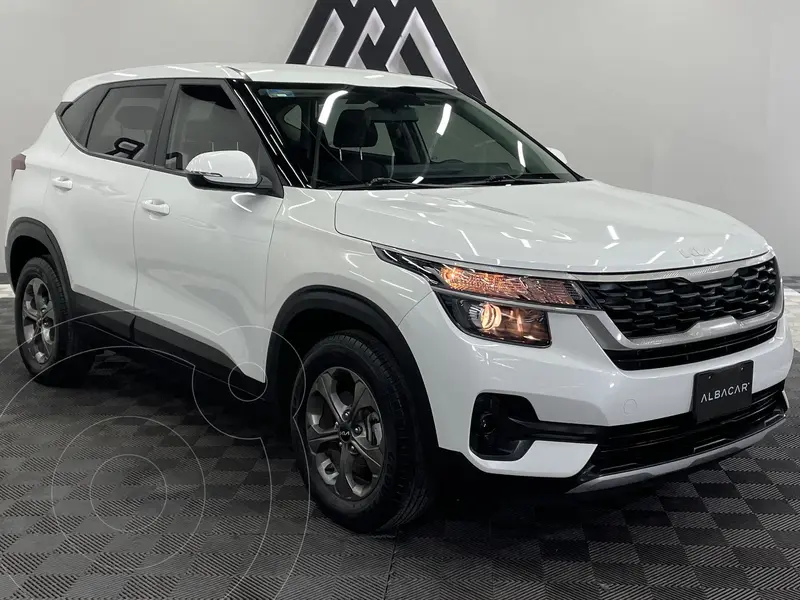 Foto Kia Seltos EX Aut usado (2023) color Blanco precio $349,999