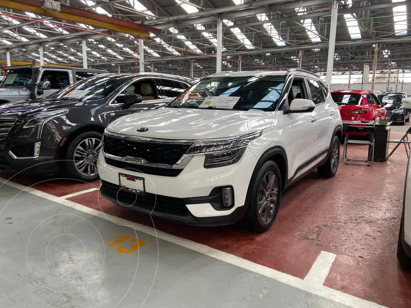 Foto Kia Seltos SX usado (2021) color Blanco financiado en mensualidades(enganche $105,000 mensualidades desde $13,850)