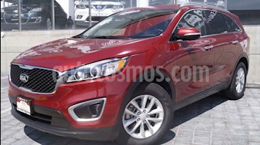 Foto Kia Sorento 2.4L LX usado (2016) color Rojo precio $295,000