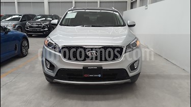 Foto Kia Sorento 3.3L EX Pack usado (2017) color Plata Brillante precio $430,000
