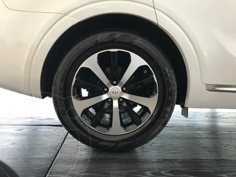 Foto Kia Sorento SXL usado (2018) color Blanco Perla precio $490,000