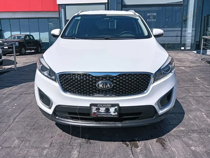 Foto Kia Sorento 2.4L LX 5 Pas usado (2017) color Blanco precio $240,000