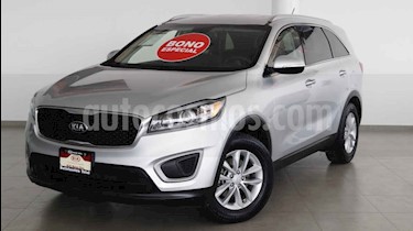 foto Kia Sorento 2.4L LX usado (2018) color Gris precio $370,000