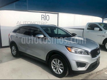 Foto Kia Sorento 2.4L LX 5 Pas usado (2017) color Plata precio $318,000
