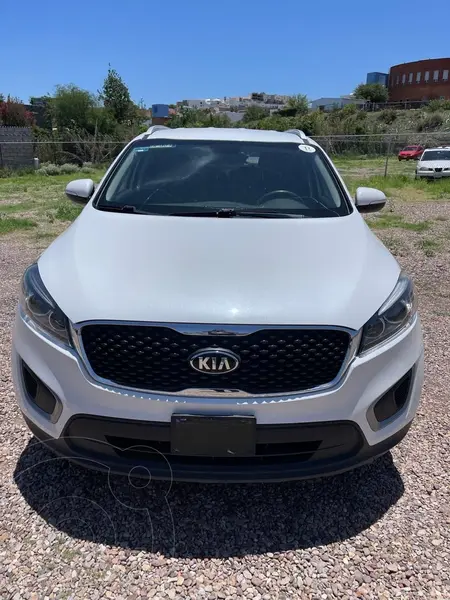 Foto Kia Sorento 2.4L LX usado (2018) color Blanco precio $270,000