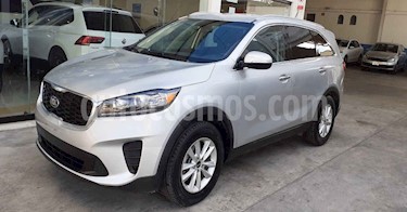 Kia Sorento 5 pts. LX, L4, TA 6Vel, A/AC, Tela, 7 pas., RA-17" usado (2019) color Plata precio $349,900