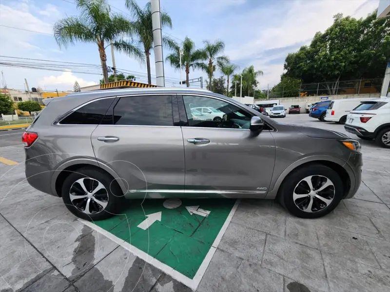 Foto Kia Sorento 5P SZL V6/3.3 AUT usado (2017) color Gris Oscuro precio $398,000