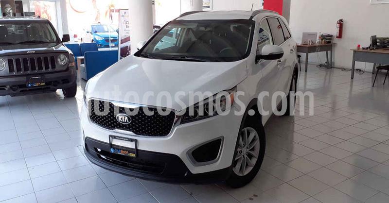 foto Kia Sorento 5 pts. LX, L4, TA, A/AC, Tela, 7 pas., RA-17" usado (2018) color Blanco precio $249,900