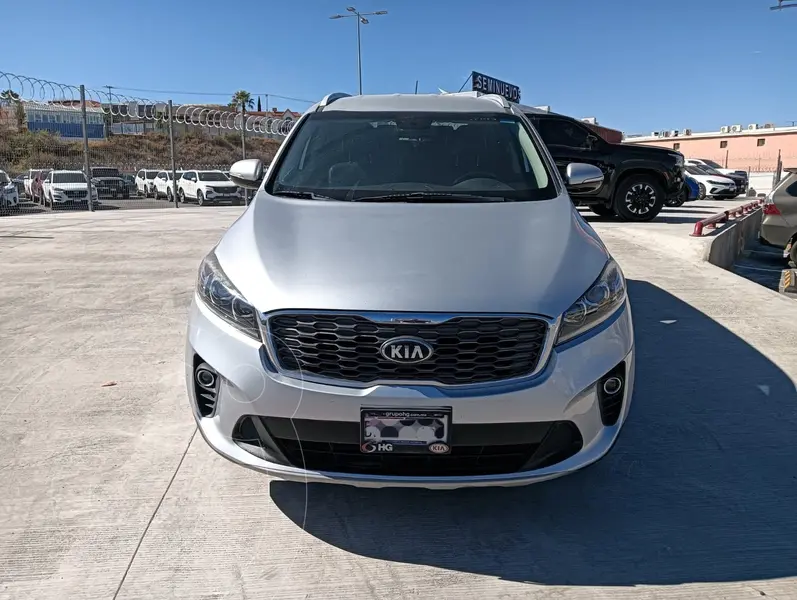 Foto Kia Sorento 2.4L EX usado (2019) color plateado precio $325,000