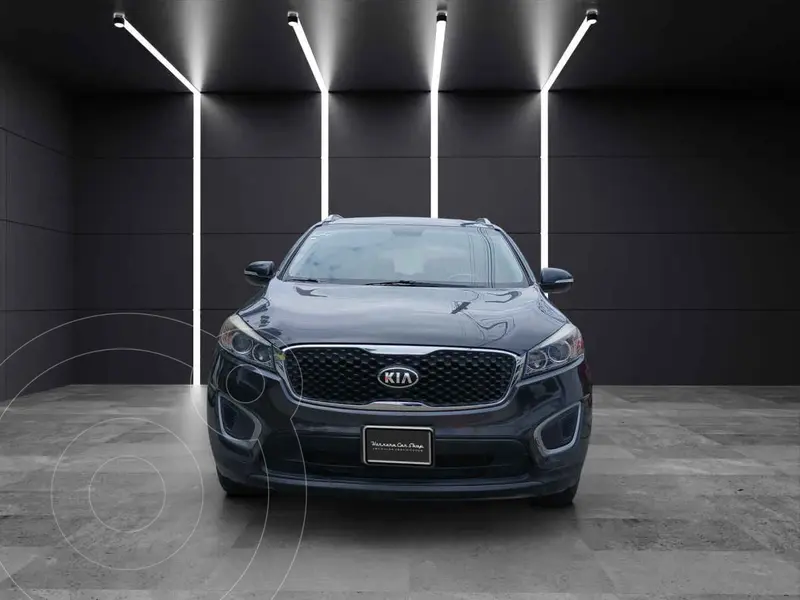 Foto Kia Sorento 2.4L LX usado (2017) color Gris precio $285,900