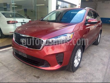 Kia Sorento 2.4L LX 5 Pas usado (2019) color Rojo precio $374,900