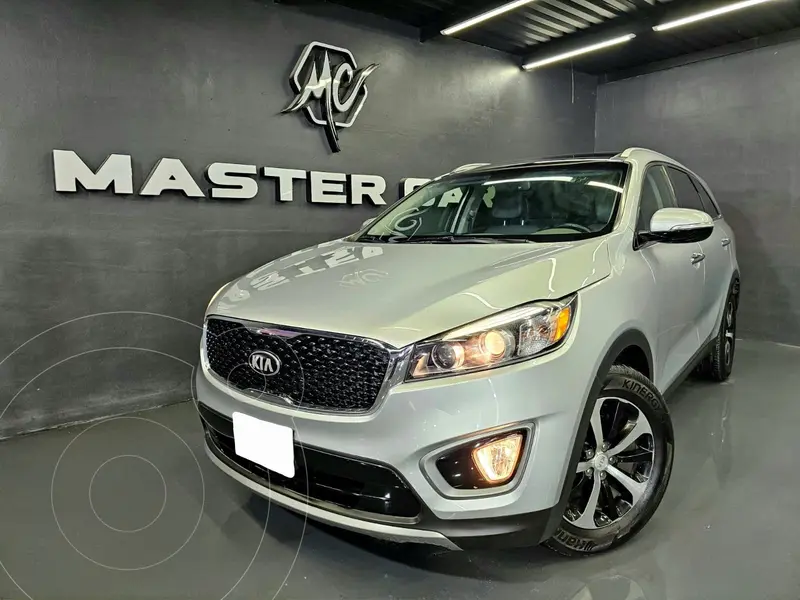 Foto Kia Sorento 3.3L EX Pack Nav AWD 7 Pas usado (2016) color plateado precio $265,000