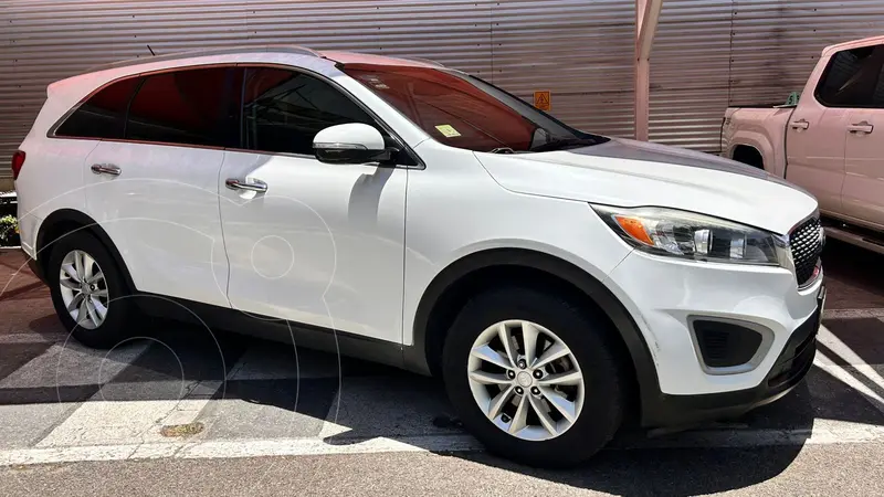 Foto Kia Sorento 2.4L LX usado (2018) color Blanco precio $230,000