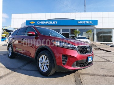 Kia Sorento 2.4L LX 5 Pas usado (2019) color Cereza Oscuro precio $419,000