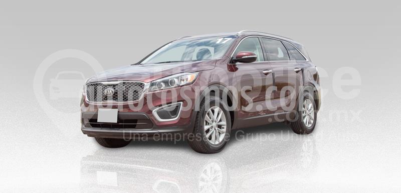 Kia Sorento 2.4L LX 5 Pas usado (2017) color Rojo precio $275,000