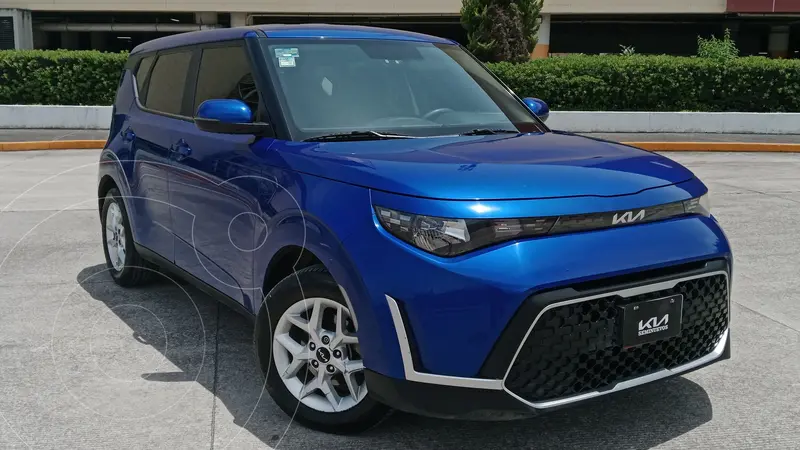 Foto Kia Soul LX Aut usado (2023) color Azul precio $329,800